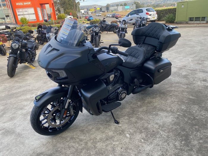 2025 Indian PURSUIT DARK HORSE Black