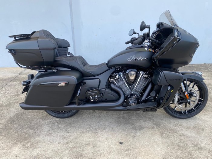 2025 Indian PURSUIT DARK HORSE Black