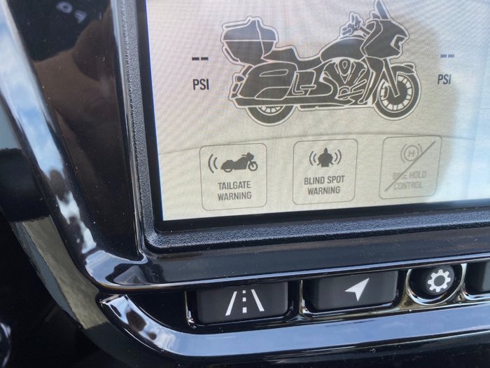 2025 Indian PURSUIT DARK HORSE Black