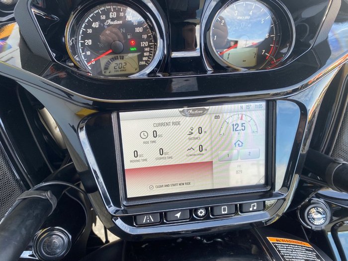 2025 Indian PURSUIT DARK HORSE Black