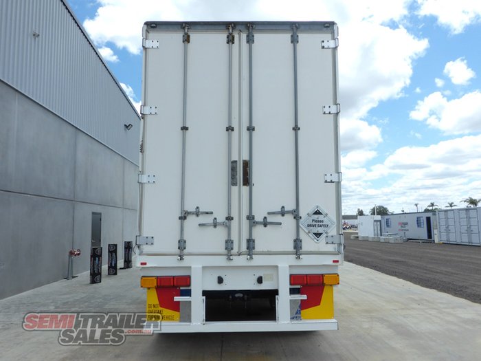 2007 Maxitrans 22 Pallet Curtainsider