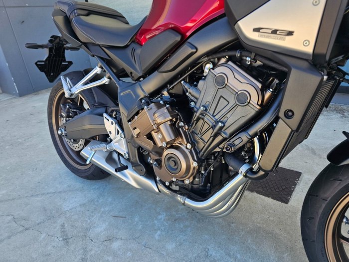 2025 Honda CB650RAC Red