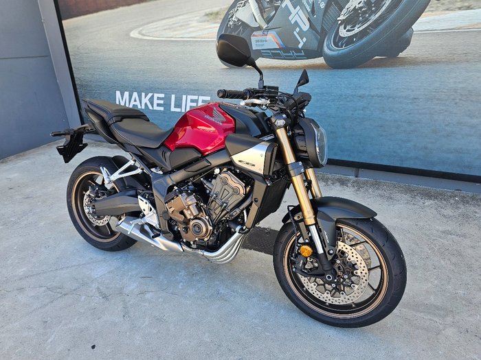2025 Honda CB650RAC Red