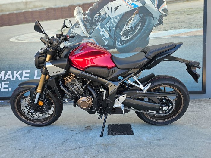 2025 Honda CB650RAC Red