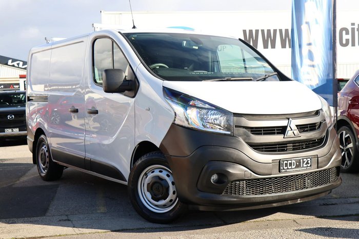 2022 Mitsubishi Express GLX
