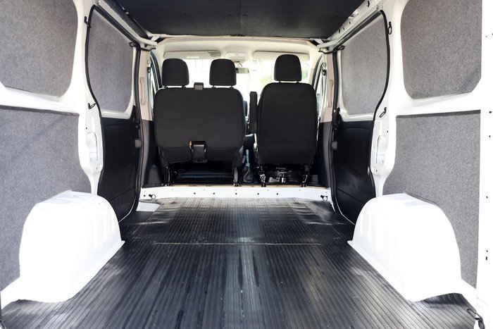 2022 Mitsubishi Express GLX