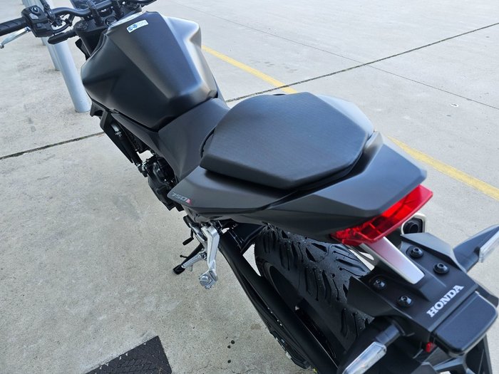 2025 Honda CB750 (HORNET) Black