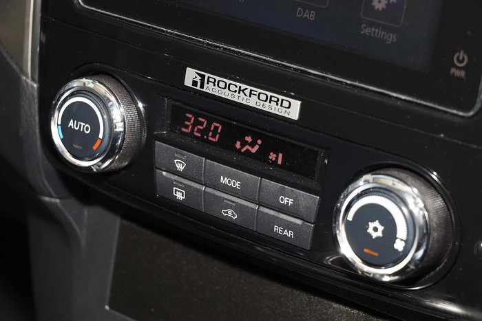 2016 Mitsubishi Pajero Exceed