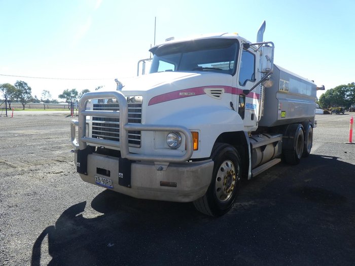 2007 MACK Metro-Liner WHITE