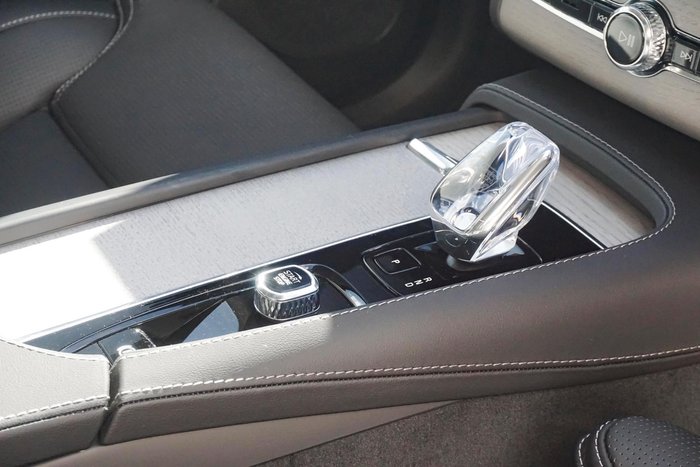 2024 Volvo XC90 Ultra T8 Plug-In Hybrid
