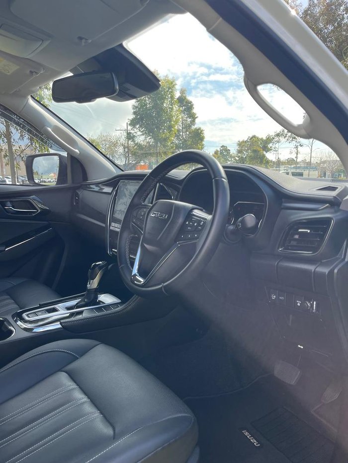 2022 Isuzu MU-X LS-T