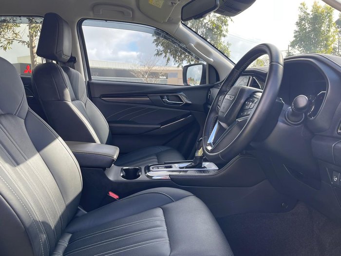 2022 Isuzu MU-X LS-T
