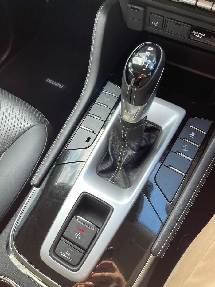 2022 Isuzu MU-X LS-T