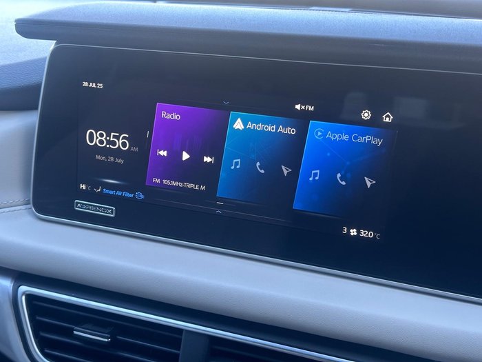 2024 Mahindra XUV700 AX7L