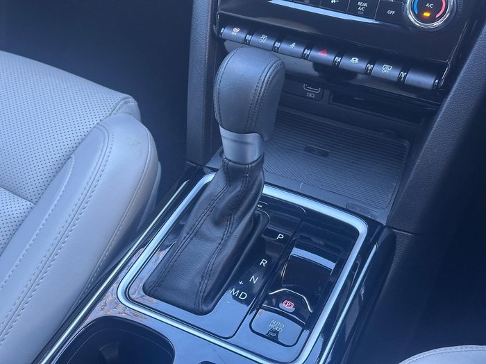 2024 Mahindra XUV700 AX7L