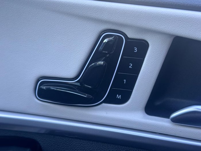 2024 Mahindra XUV700 AX7L