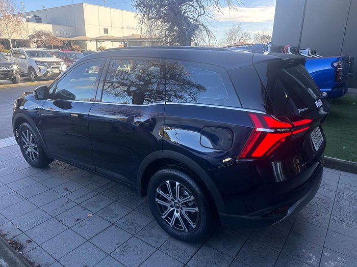 2024 Mahindra XUV700 AX7L