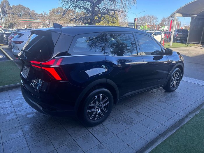 2024 Mahindra XUV700 AX7L