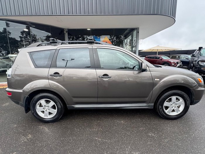 2010 Mitsubishi Outlander LS