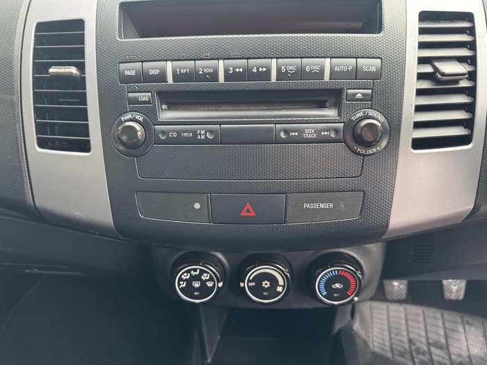 2010 Mitsubishi Outlander LS