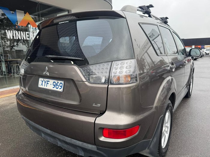 2010 Mitsubishi Outlander LS