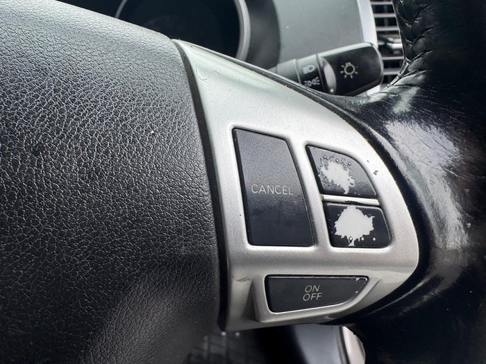 2010 Mitsubishi Outlander LS