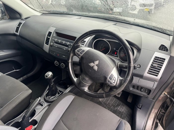 2010 Mitsubishi Outlander LS