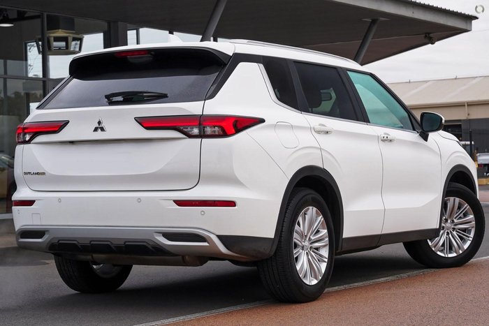 2025 Mitsubishi Outlander LS