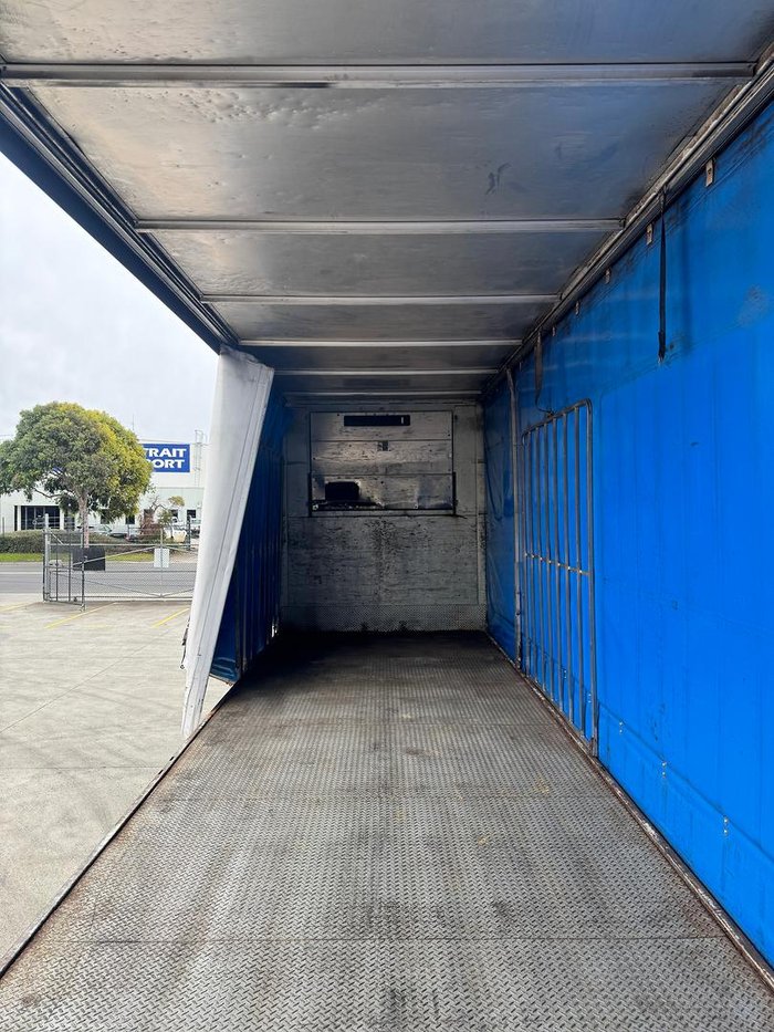 2002 Krueger St3 22 Pallet Sd Refrigerated Curtain Sider
