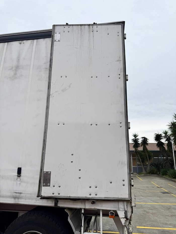 2002 Krueger St3 22 Pallet Sd Refrigerated Curtain Sider