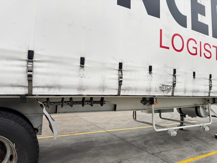 2002 Krueger St3 22 Pallet Sd Refrigerated Curtain Sider