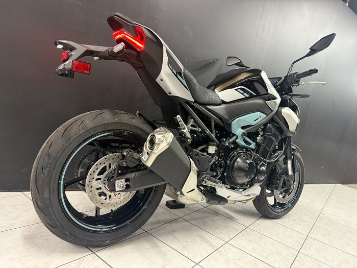 2025 Kawasaki 2025 Kawasaki 900CC Z900 SILVER/BLACK/BLUE