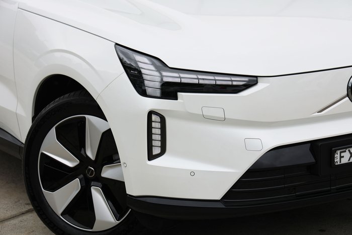 2025 Volvo EX90 Plus Twin Motor