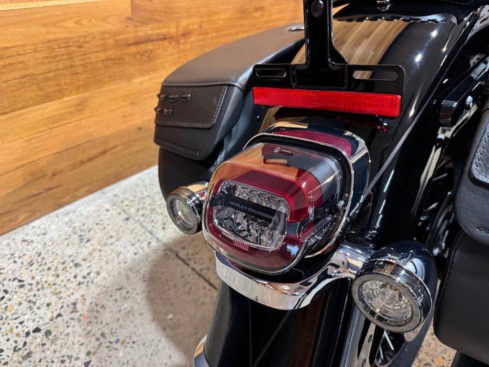 2025 Harley-davidson FLHC HERITAGE CLASSIC (117) BLACK