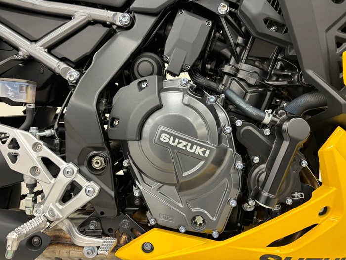 2023 Suzuki 2023 Suzuki 800CC GSX800R Yellow