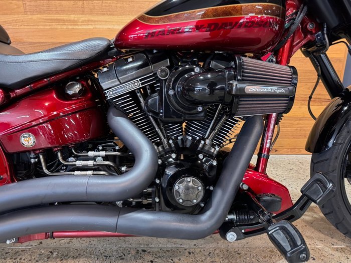 2017 Harley-davidson FXSE CVO PRO STREET BREAKOUT Black
