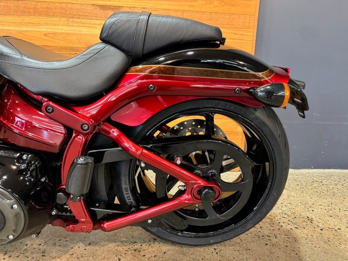 2017 Harley-davidson FXSE CVO PRO STREET BREAKOUT Black