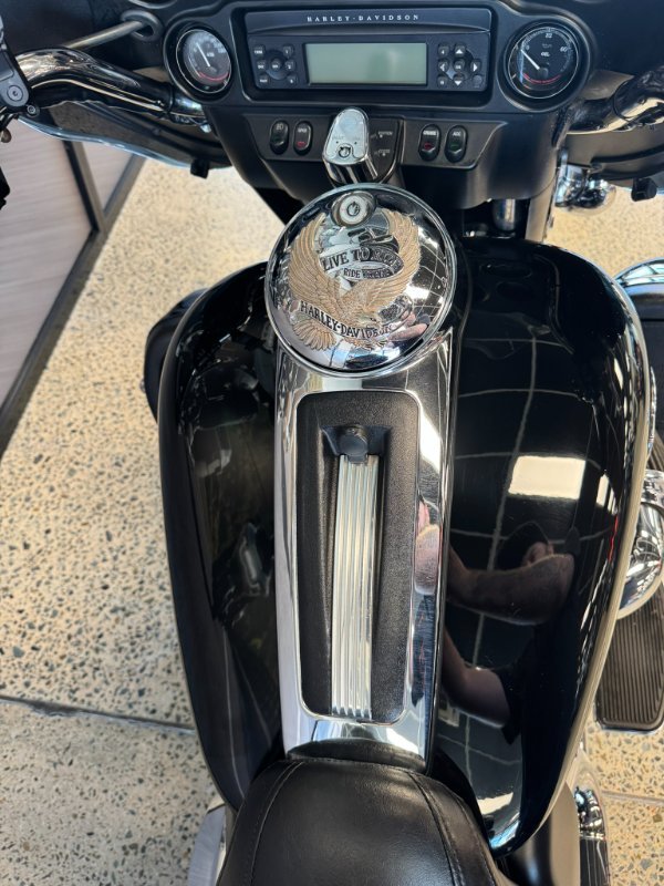2013 Harley-davidson FLHTCU U/C ELECTRA GLIDE BLACK