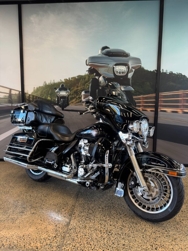 2013 Harley-davidson FLHTCU U/C ELECTRA GLIDE BLACK