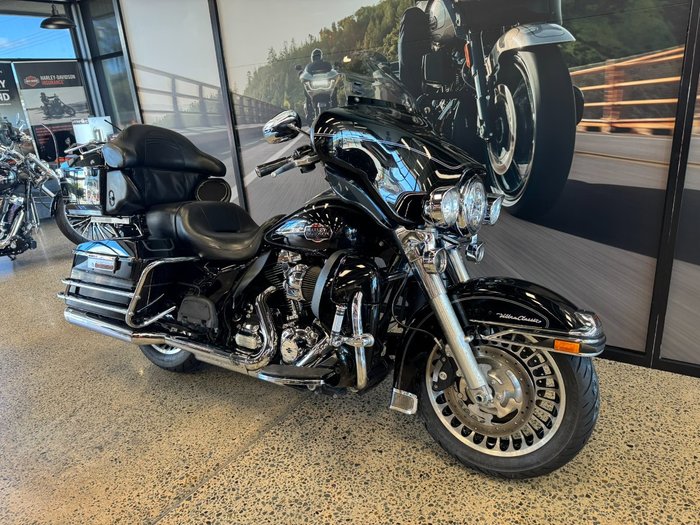 2013 Harley-davidson FLHTCU U/C ELECTRA GLIDE BLACK