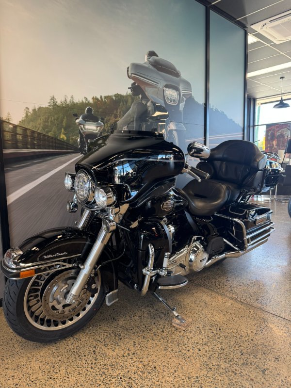 2013 Harley-davidson FLHTCU U/C ELECTRA GLIDE BLACK