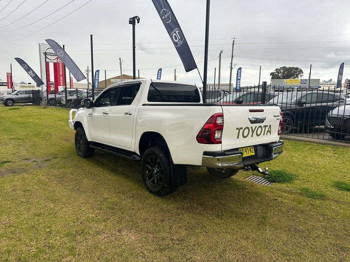 2020 Toyota Hilux SR5