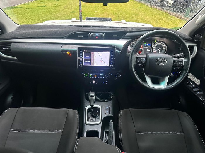 2020 Toyota Hilux SR5