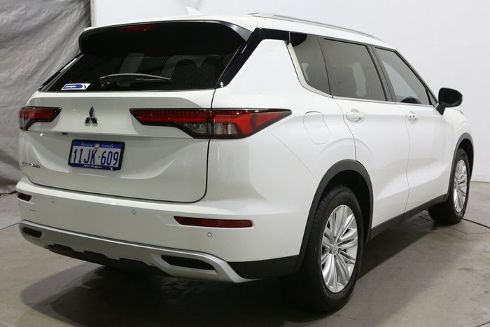 2024 Mitsubishi Outlander LS