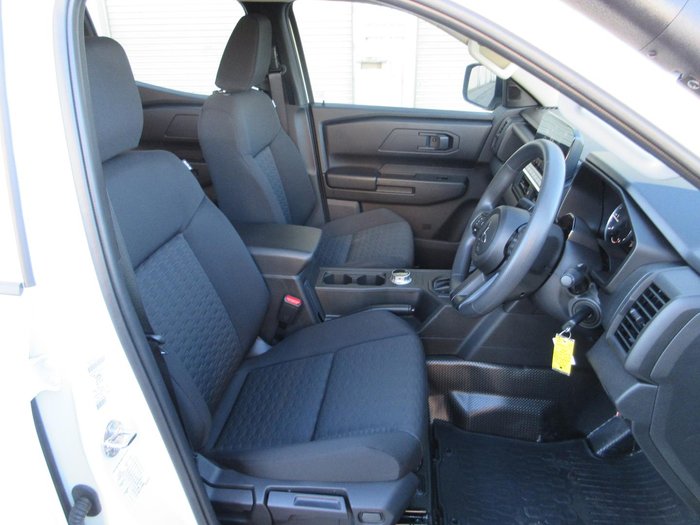 2025 Mitsubishi Triton GLX