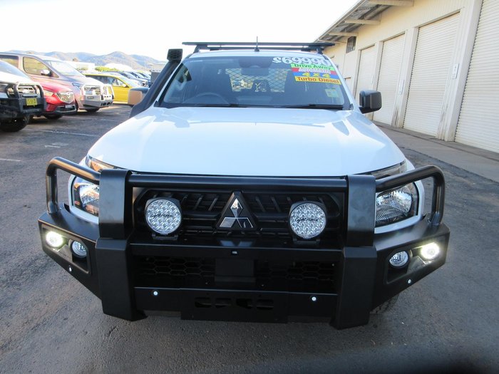 2025 Mitsubishi Triton GLX