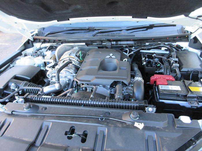 2025 Mitsubishi Triton GLX