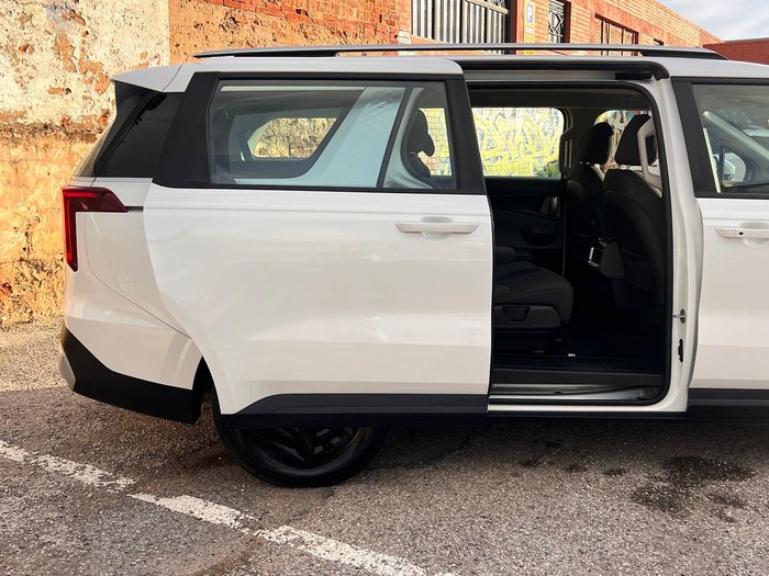 2024 Kia Carnival S