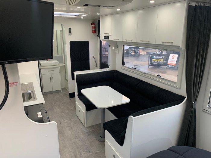 2018 New Age Caravans Manta Ray Mr19er