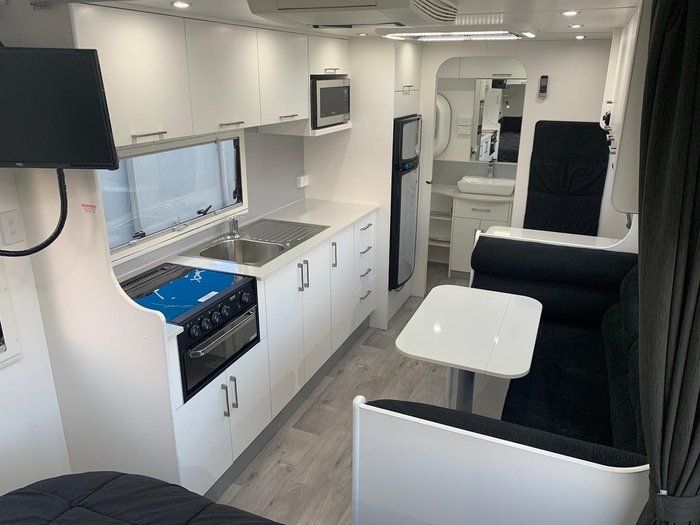 2018 New Age Caravans Manta Ray Mr19er